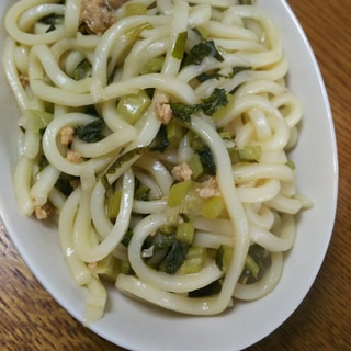 【青じそ】大根の葉と鶏ミンチの焼きうどん